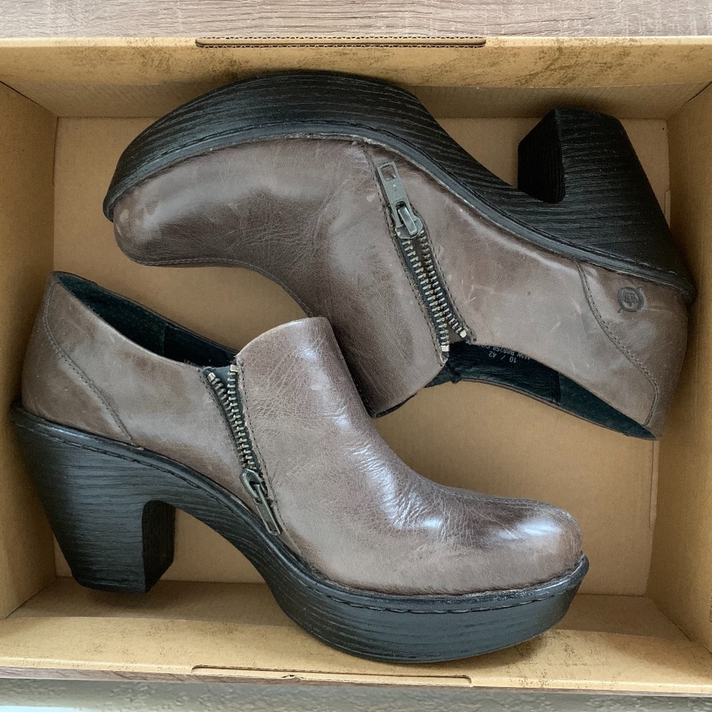 BORN Famke Booties / Clogs